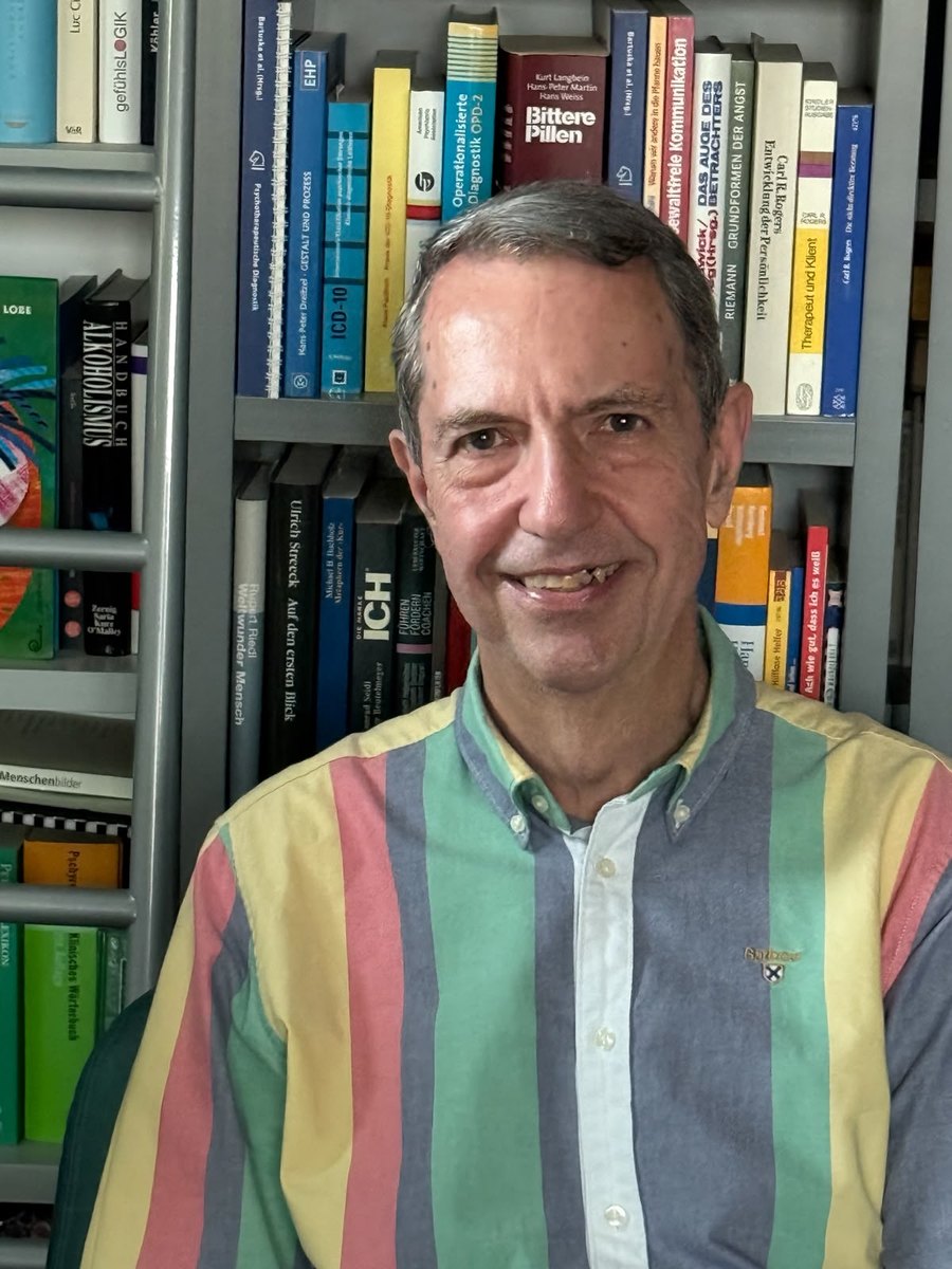 Mag. Gerald Hrdlicka in seiner Praxis